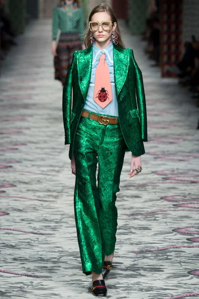 Look 30